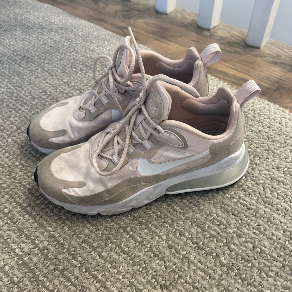 Women’s Nike Airmax 270 react size 6 light pink